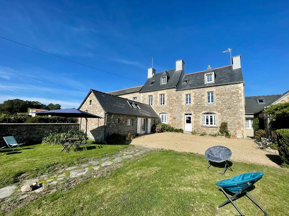 Manoir De Saint-Ambroise Bed & Breakfast Plourivo